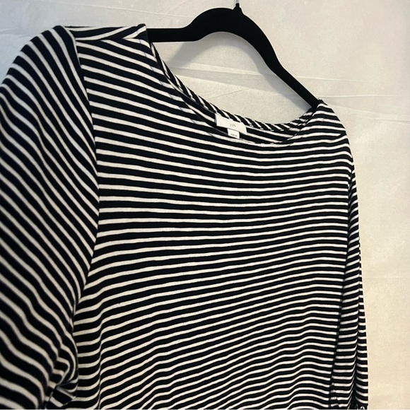 J.Jill Stylish Mixed-Media Smocked-Sleeve Tunic navy and white size large women - Picture 8 of 14